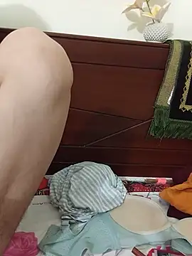 Arisha12 live cam on Stripchat