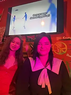 double_troubles live cam on Stripchat