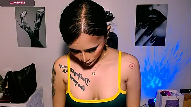 AngelicKatEscape live cam on Stripchat
