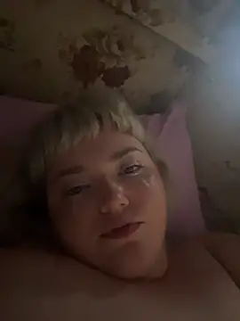 LoloMensens live cam on Stripchat