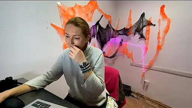Golden_Fairy_566 live cam on Stripchat
