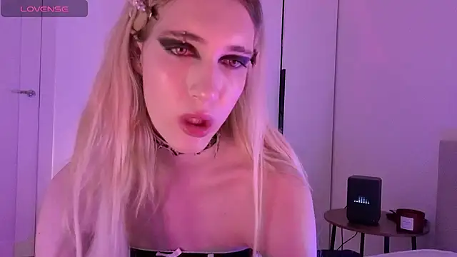 sweetcrystalll live cam on Stripchat