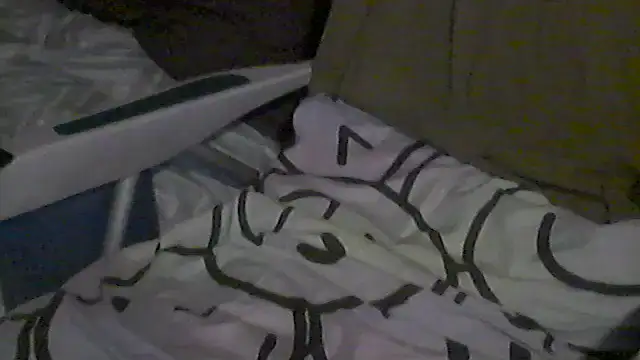 canadiancobez live cam on StripChat