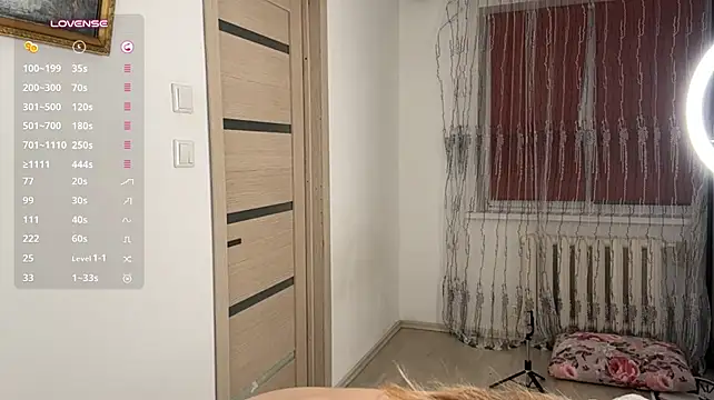 MonnieGuittennez live cam on Stripchat