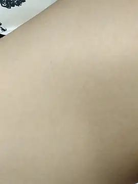 xiaoqingren live cam on Stripchat