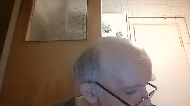 mariusica1@xh live cam on Stripchat