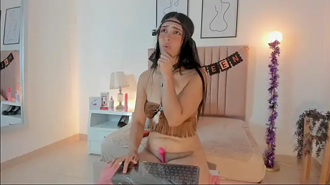 GahiaBelucci live cam on StripChat