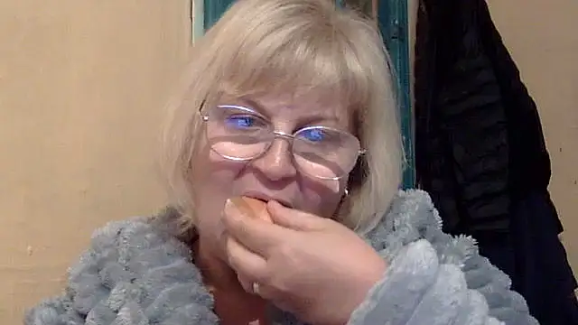Eleanor_Katie live cam on Stripchat