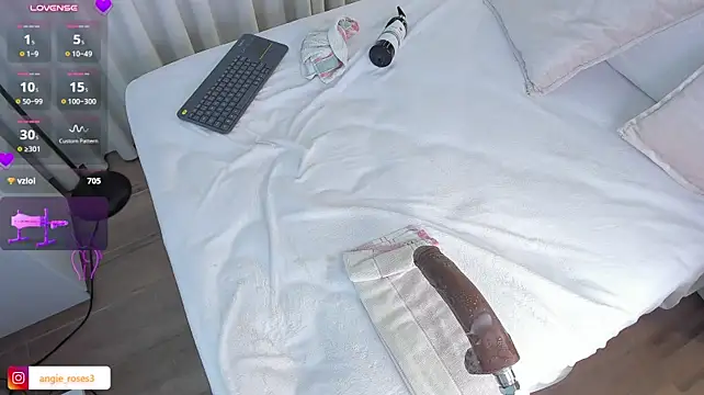 angiee_roses live cam on StripChat