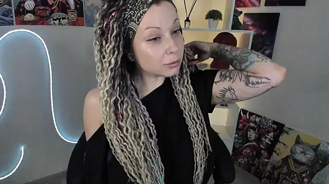 HoneySallyMoore live cam on StripChat