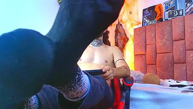 ALPHA_MASTER1 live cam on Stripchat