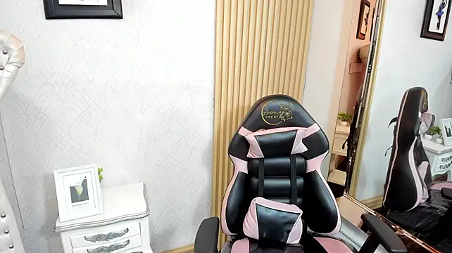EvansHills live cam on Stripchat