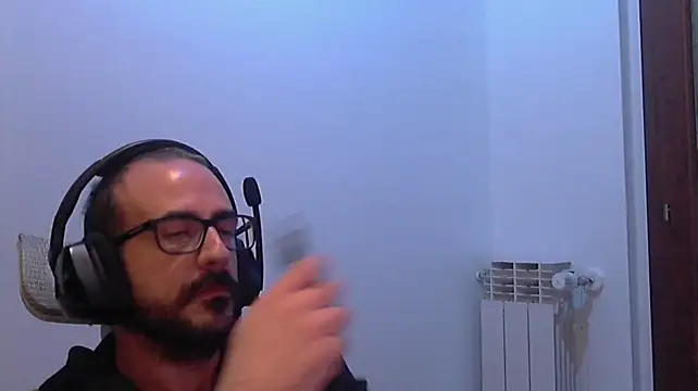 aimMike live cam on Stripchat