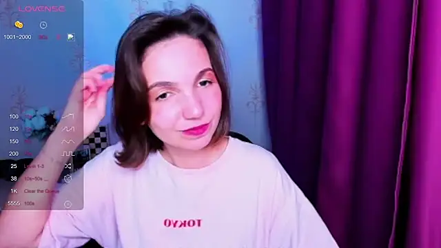KindHazelHere_ live cam on Stripchat