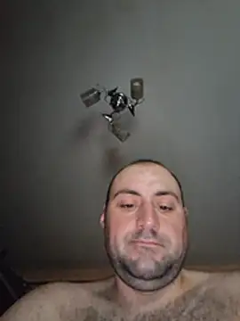 StrictBobby live cam on Stripchat