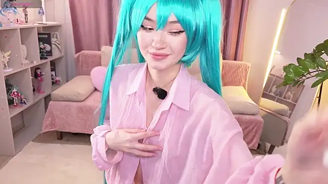 MiiyaYummy live cam on Stripchat