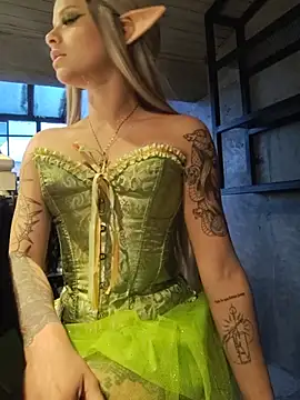 cataleya_16 (F young) - Fingers in my pussy in bar public