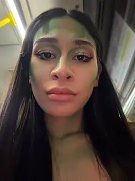aria51 (F young) - play with nipples in the bus🚌