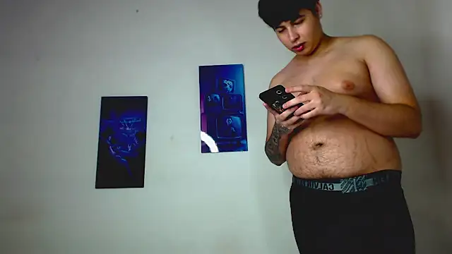 CrissConor live cam on Stripchat