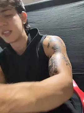 valdren_vylord live cam on Stripchat