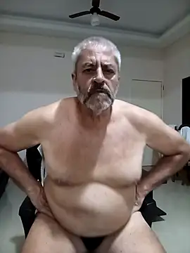 Abueloexhibicionista live cam on Stripchat