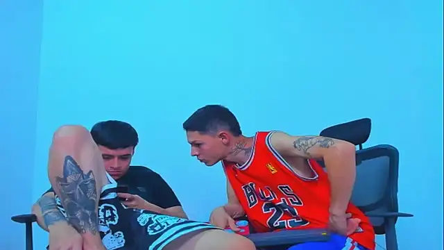 Thomas-Wil live cam on Stripchat