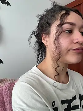 crystal_dlun live cam on Stripchat