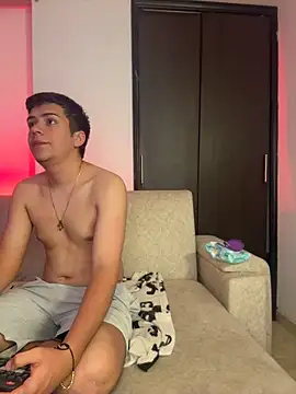 Dylan_KatteLive live cam on Stripchat