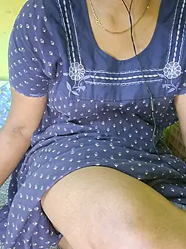 Tamil_hot_leenaの配信中の画面