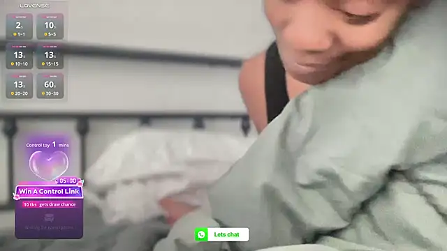 PetiteWet live cam on Stripchat