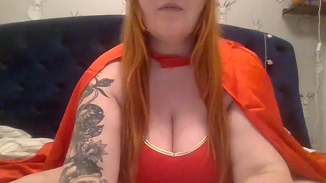 rauncyroxie live cam on Stripchat