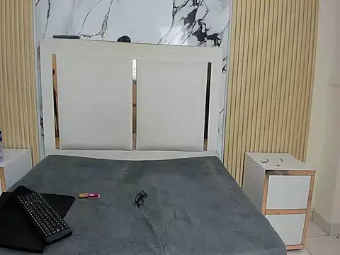 Bianca_HLx live cam on Stripchat