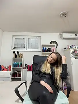 Iris_Pitts_ live cam on Stripchat