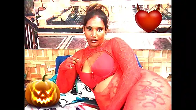 IndianQueen30 live cam on Stripchat