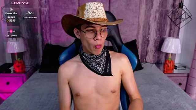 AronTawers live cam on Stripchat