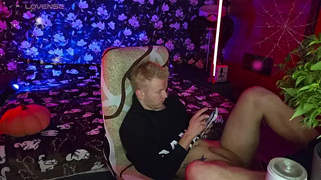Vuitton live cam on Stripchat