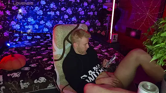 Vuitton live cam on Stripchat