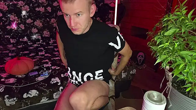 Vuitton live cam on Stripchat