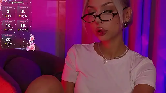 Alaska_Lane live cam on Stripchat