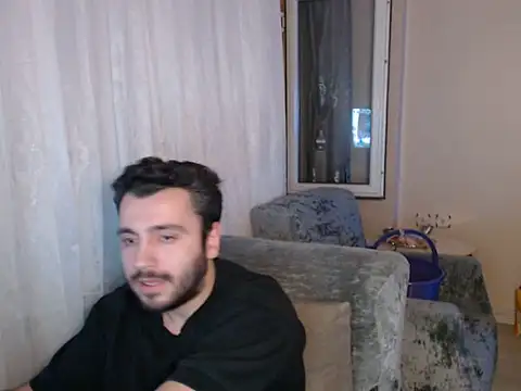 handsomeee04 live cam on Stripchat