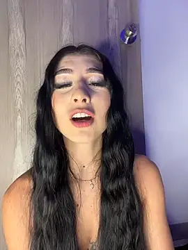 BadLilAngelXXX live cam on StripChat
