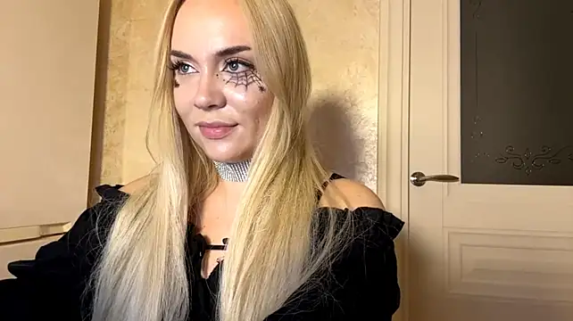 NoreneKast live cam on StripChat