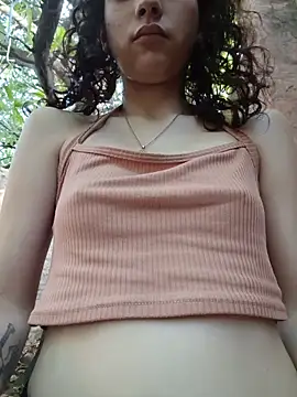 sweet_outdoor_charm live cam