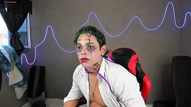 LiamVibes212 live cam on Stripchat