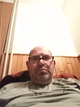 robert50 live cam on Stripchat