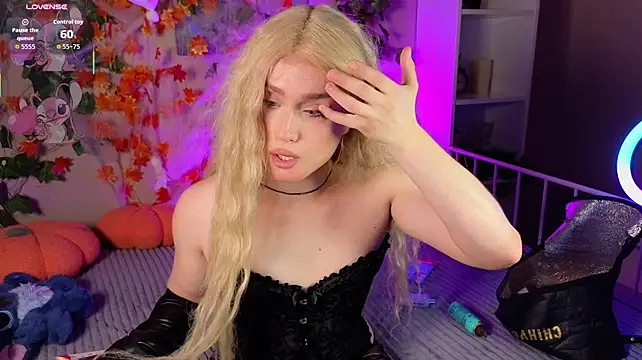 horny__doll live cam on Stripchat