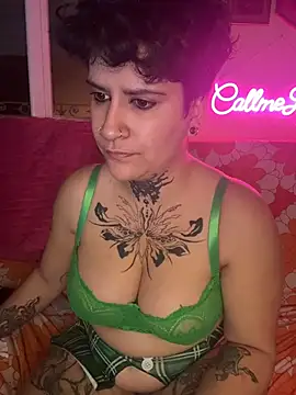 callmelouve live cam on Stripchat