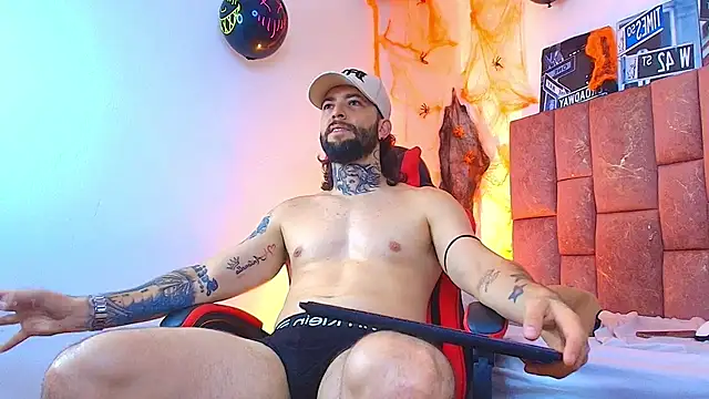 ALPHA_MASTER1 live cam on StripChat
