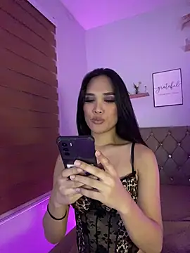 NathallieLovee live cam on StripChat