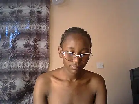 Goldenpixie live cam on Stripchat